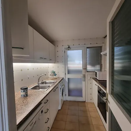 Apartamento Frente Al Mar Con Terraza Y Piscina Comunitaria En L'escala - Hisp-236-138